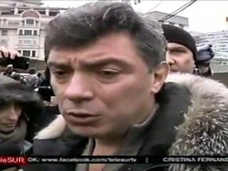 Miles de rusos exigen revisar resultados electorales