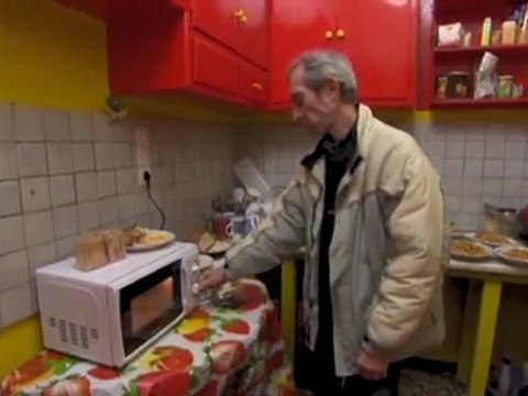 Austerity drives Greeks into street