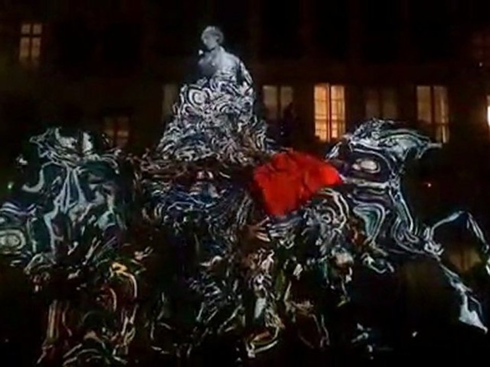 Fête des Lumières LYON 2011 - Place des Terreaux - Fontaine