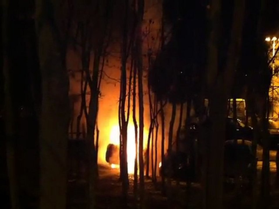 Incendie intentionnel sur le parking de l'Ile de Puteaux