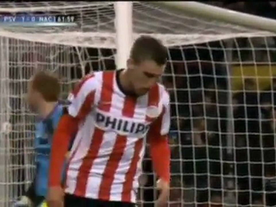 PSV bleibt weiter dran