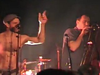 Joke et Jabul gorba au squat à Rouen le 10/12/11.