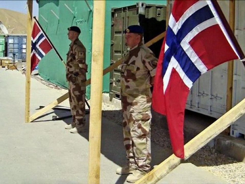 MERRY CHRISTMAS  & HAPPY NEW YEAR TO ALL SOLDIERS IN AFGHANISTAN / JOYEUX NOEL & BONNE ANNÉE A TOUS LES SOLDATS EN AFGHANISTAN