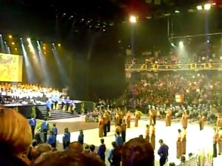 Les radicaux flamands chantent De Vlaamse Leeuw