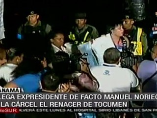 En silla de ruedas, Noriega ingresó a la cárcel en Panamá