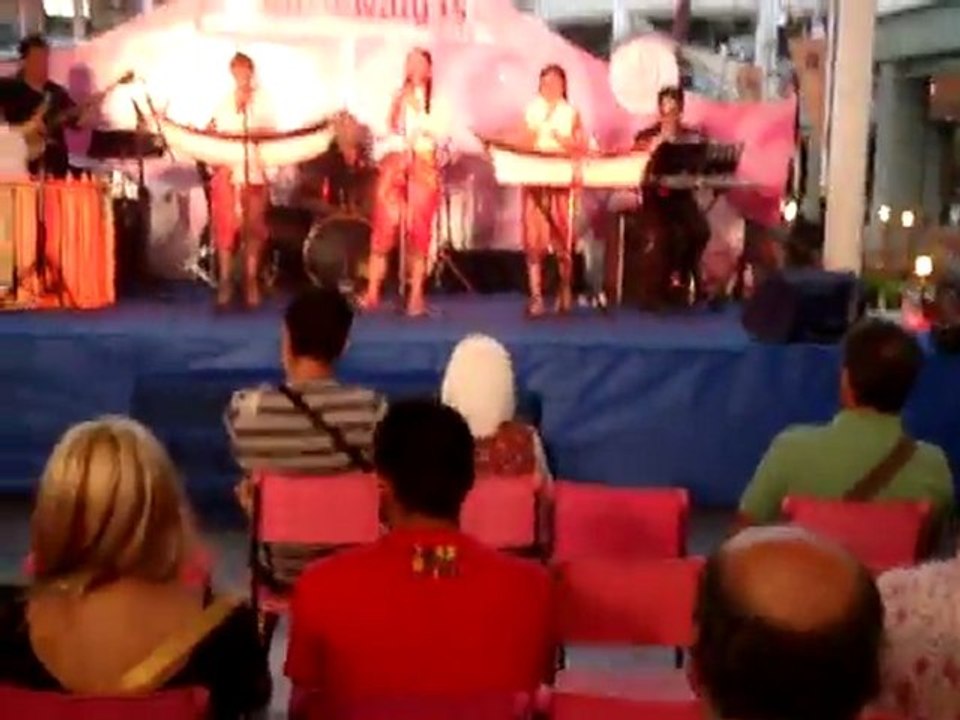 Popular Thai Traditional bamboo Instrumental Music Only at Jungceylon Patong Phuket 2011 by Joman Rana