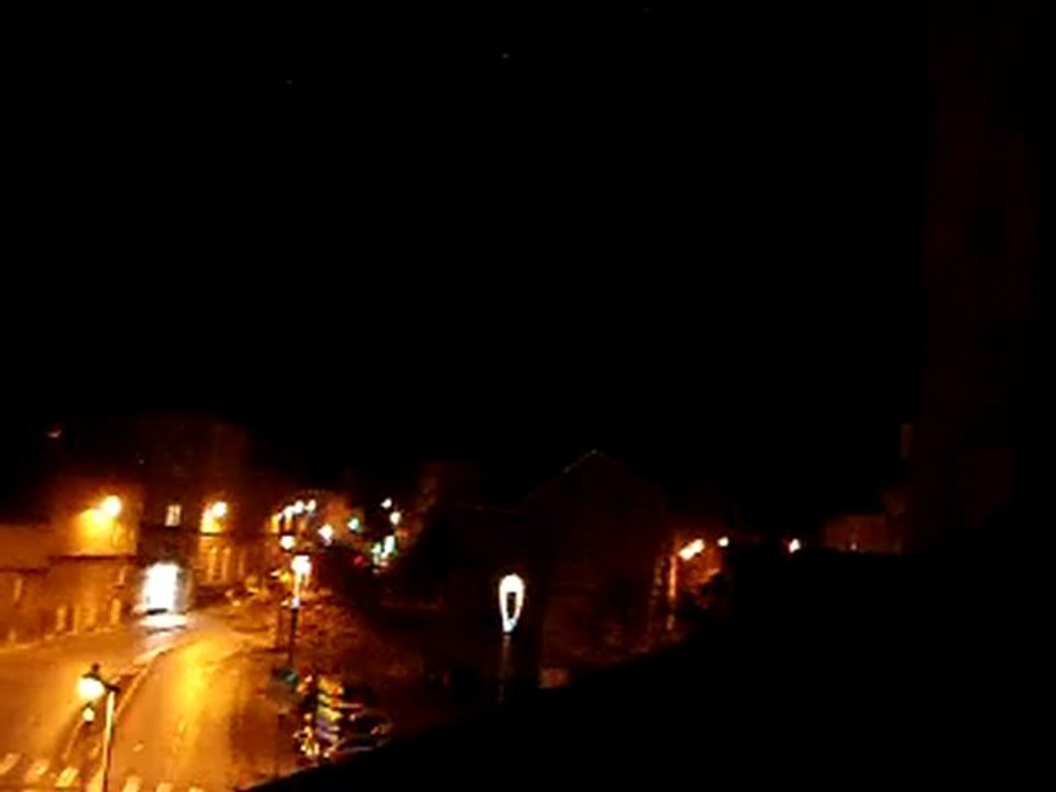 ufo. Reims .france. vers 00h.nuit du 10 au 11 .12. 2011