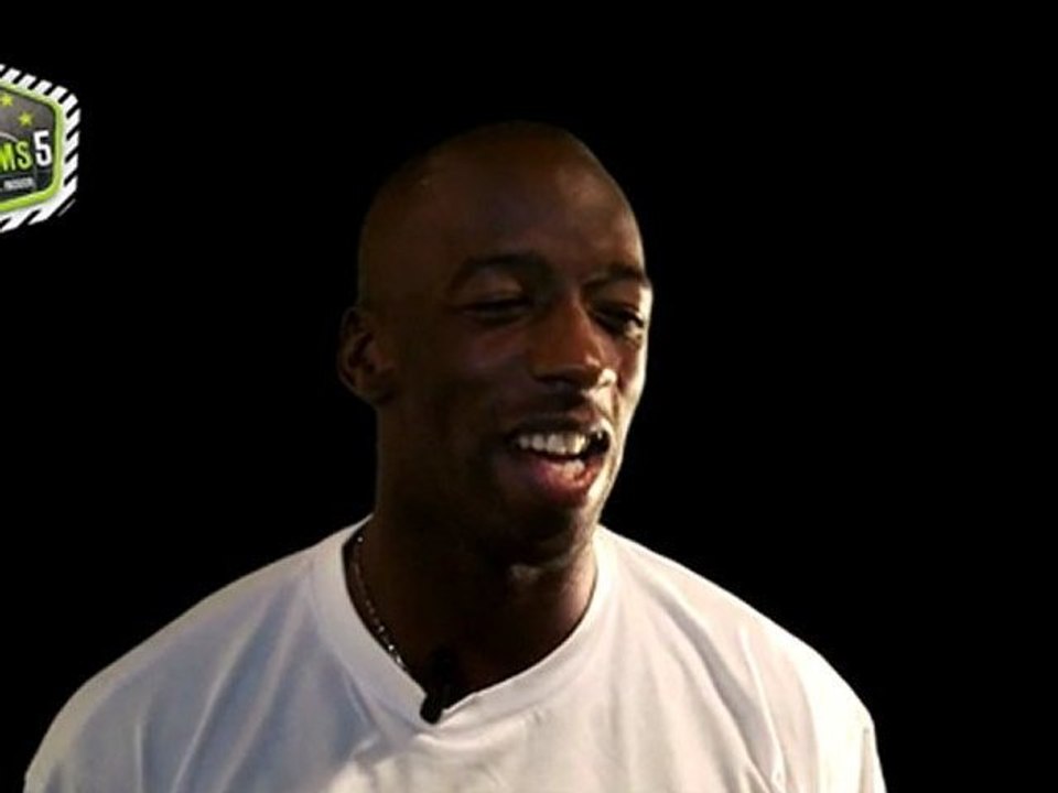 Souleyman Diawara premier pas difficile dans la publicité lors du spot TEAMS 5 avec Alou Diarra