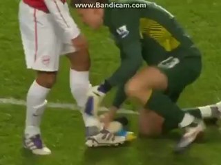 Ο Στσέζνι φιλάει το πόδι του Φαν Πέρσι