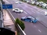 Awesome Car Chase! Dude in Sports Car Drifts away from Russian Police