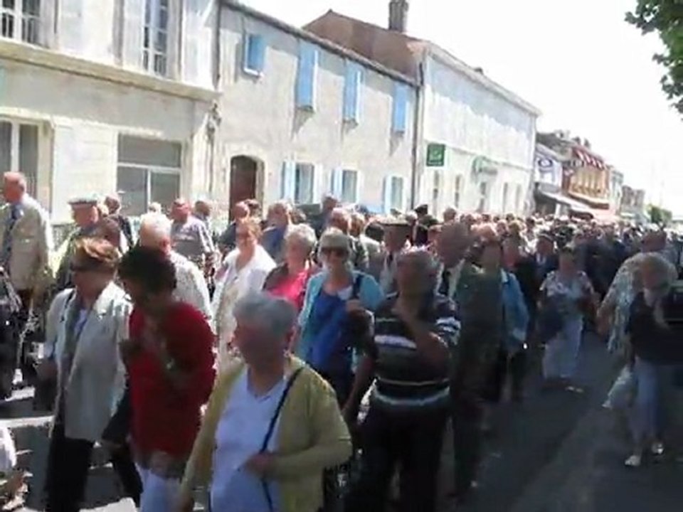Défilé monument aux morts de La Tremblade 12 mai 2011.
