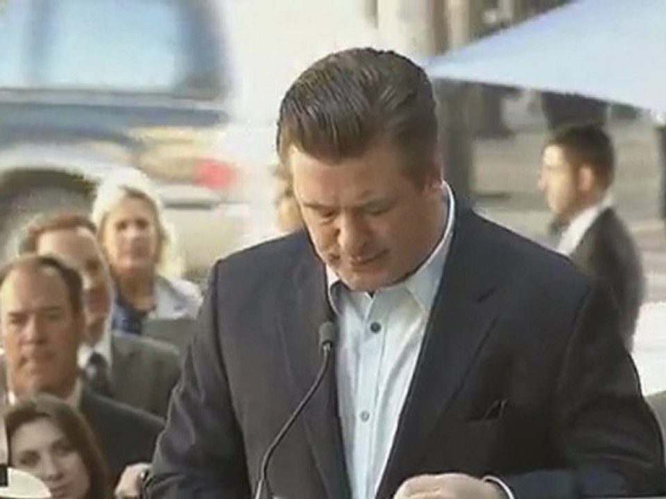 "New Year's Eve" fizzles, Baldwin apologizes to himself