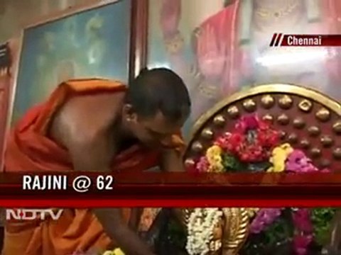 Fans perform puja on Rajinikanth's birthday