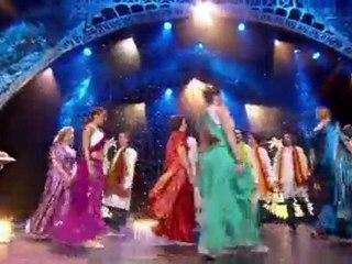 Anne Roumanoff et ses Chéris dansent à Bollywood !