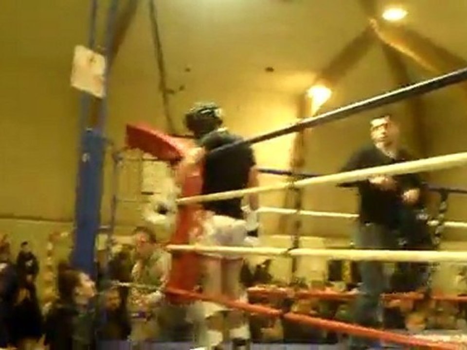 combat de boxe thai a saint nazaire (contre hugo)