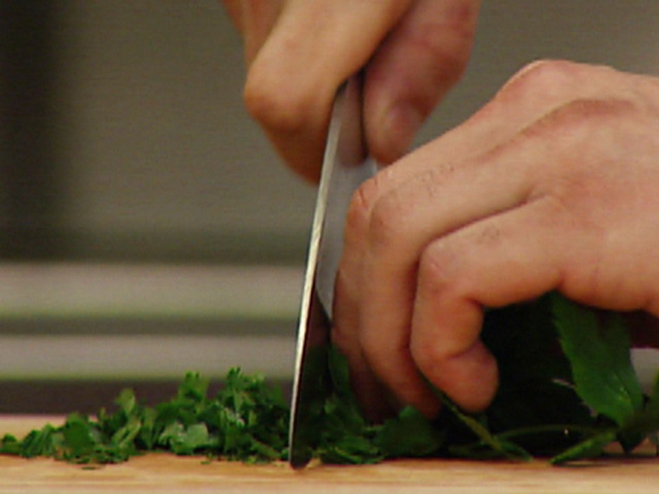 How to chop parsley and herbs