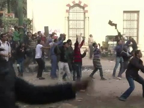 Caire : l'Institut d'Egypte incendié