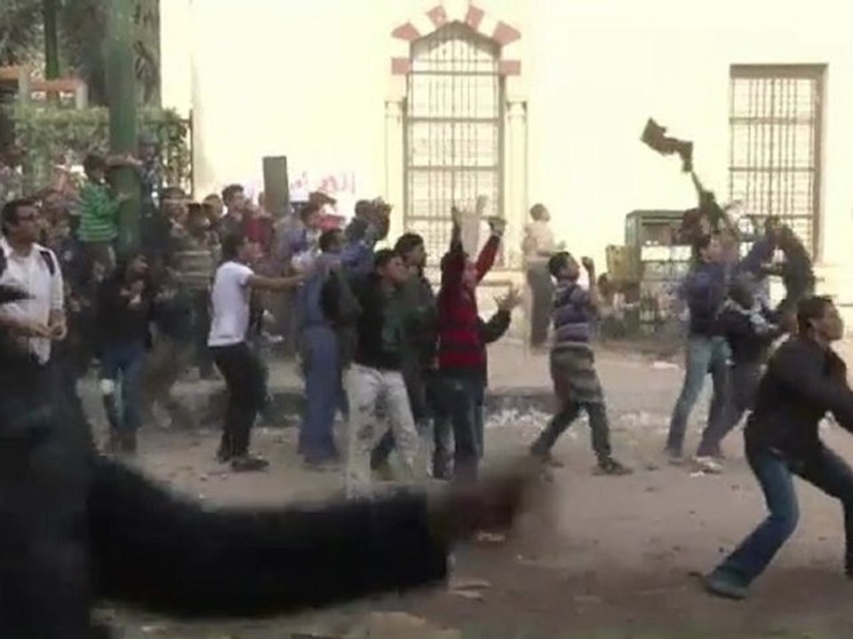 Caire : l'Institut d'Egypte incendié