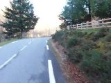 Alexis ruse en poussant son vélo dans la montée de Bagargui-2