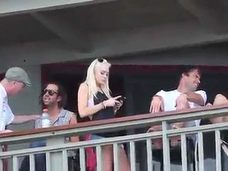 SNTV - Lindsay Lohan Has $10,000 and Purse Stolen in Hawaii