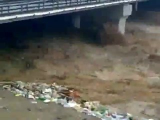 YouTube - Saudi Flash floods -Amateur Video_0