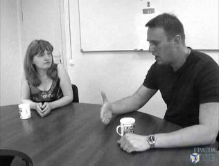 Video herunterladen: Alexey Navalny & Galina Kojevnikova Controversial Debate - Russian Nationalism (in russian