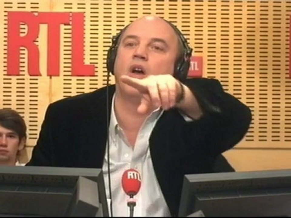 "Le face-à-face du mardi" Aphatie / Giesberg : "François Hollande a-t-il raison de vouloir renégocier le nouveau traité européen s'il est élu ?"