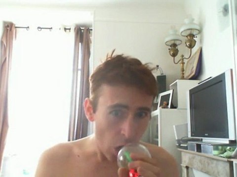 Wiwi égratigne le saut de l'ange de Calogero