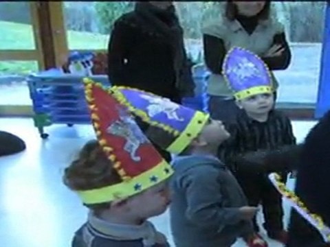 Passage de St Nicolas, dans les écoles de Baccarat, le 06 décembre 2011