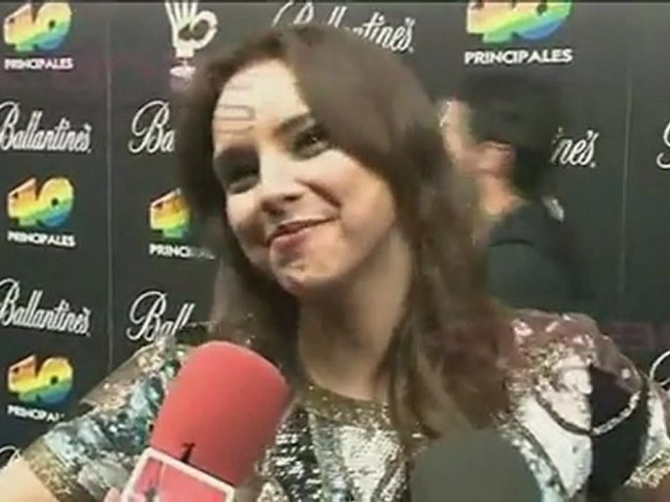 Chenoa canta a "los curis"