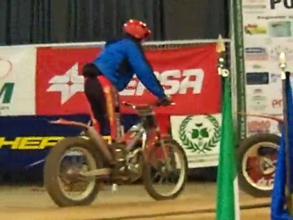 Trialero de 65 años con su Triumph / Posadas 2011