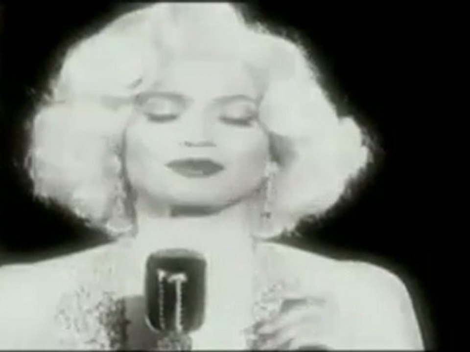 Η Jennifer Lopez τραγουδάει ως Marilyn