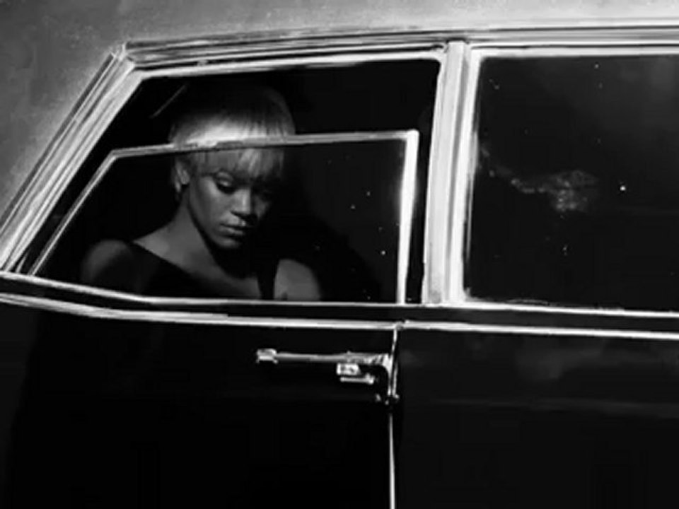 Backstage από τη φωτογράφιση της Rihanna για τον Armani