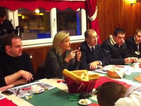 Marine le Pen visite le port de Boulogne-sur-Mer (Pas-de-Calais)