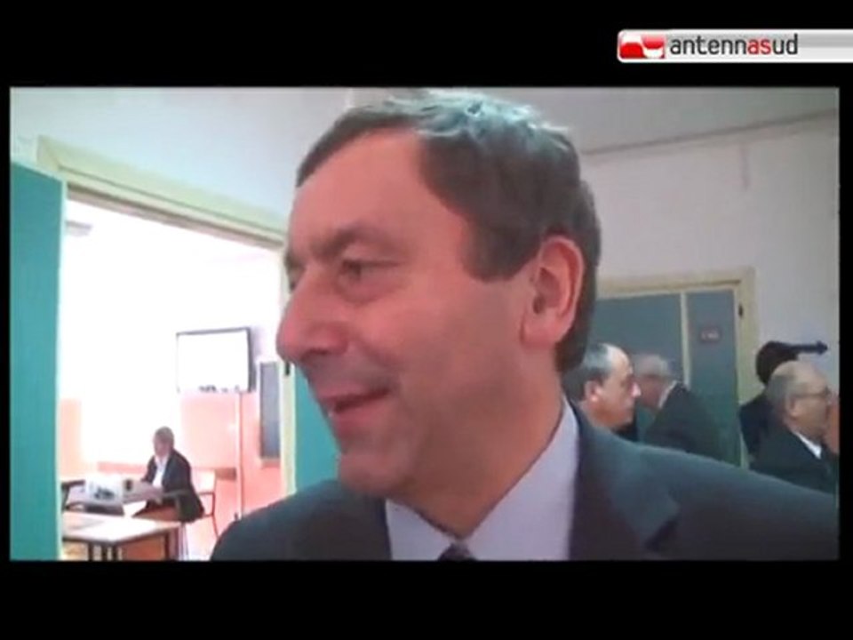 TG 14.12.11 Il Ministro Profumo tra i banchi di scuola a Brindisi e Lecce