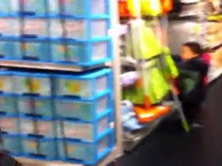 Les PB lachés dans un grand magasin