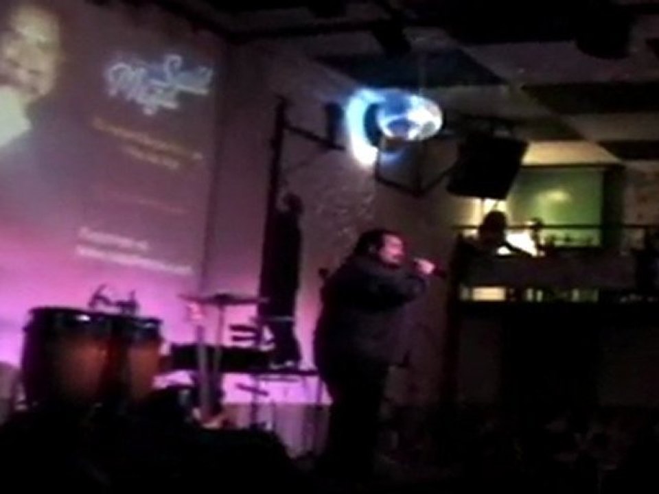 Para fiestas de matrimonio y eventos contrata "El Show de Saúl Meza" www.saulmeza.com