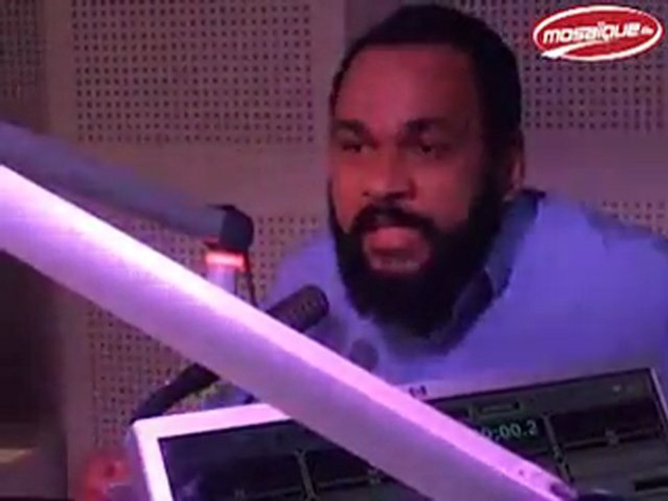 Dieudonné défend Le Pen et dénonce DSK