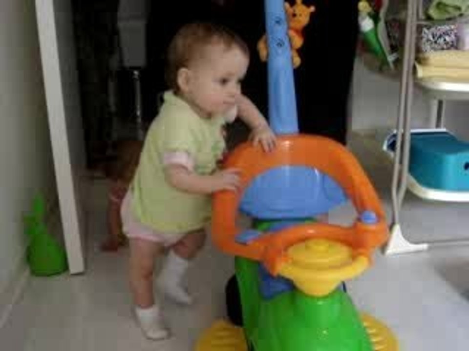 DOLLY MARCHE SEULE... OU PRESQUE !