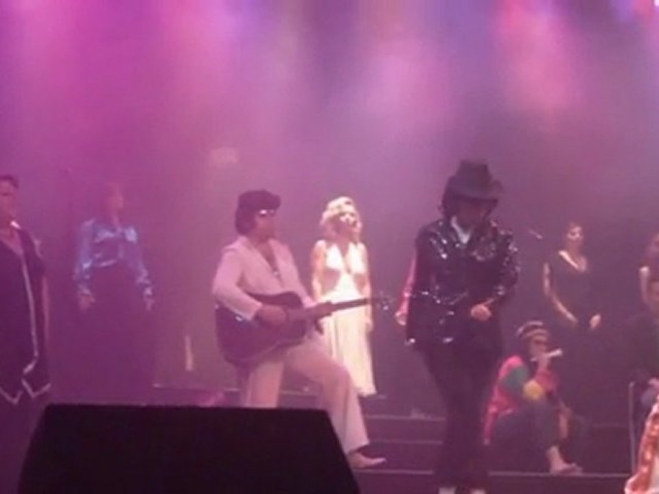 SHOW MUST GO ON  par  PASCAL  HD 720