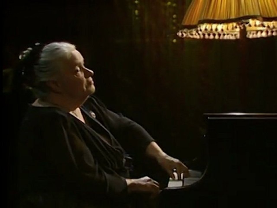 Nikolayeva  plays Shostakovich