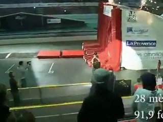 Adam uçuyor beyler!