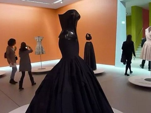 Le couturier tunisien Azzedine Alaïa expose dix ans de création