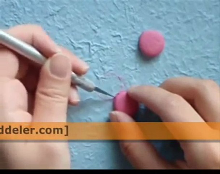 Şeker hamurundan makaron yapımı.