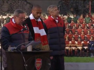 Arsenal Statues Tribute to Thierry Henry