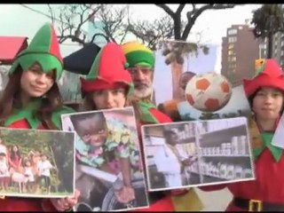 Santa and elves demonstrate against bad gifts