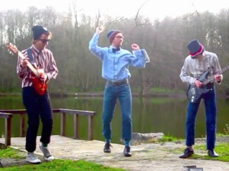 Dance with the lonely boys!