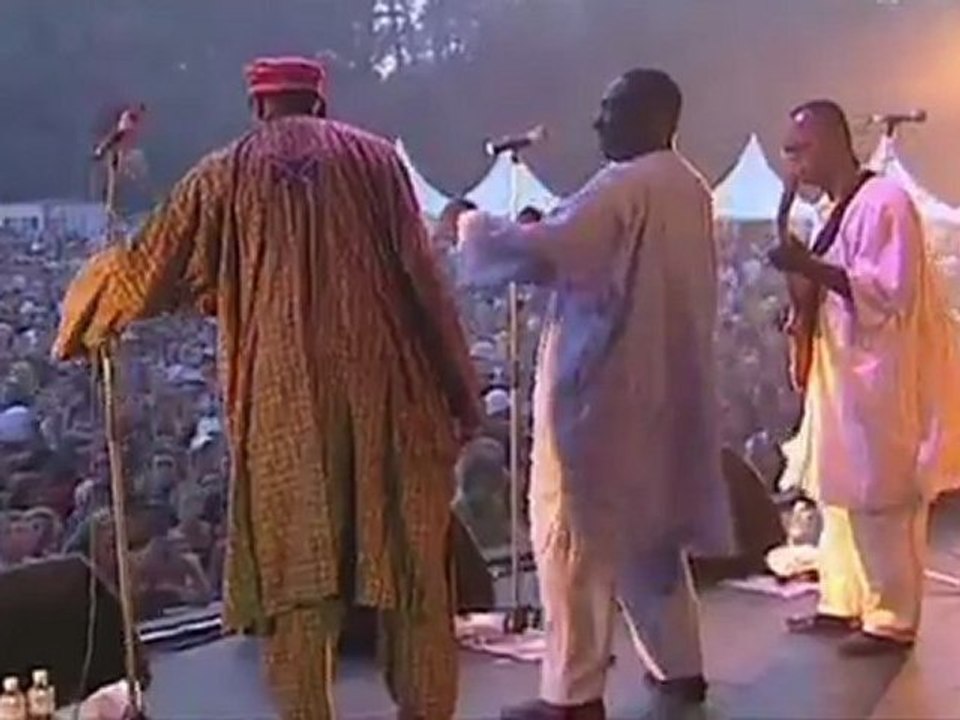 Orchestra Baobab - On Verra Ça live at Festival du Bout du Monde