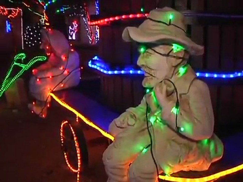 Noël: La maison de Mamie Chocolat s'illumine (Milhaud)