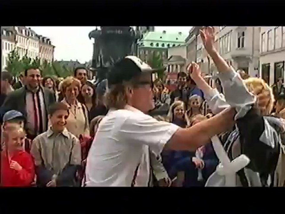 Buskers here and there..